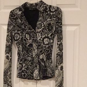 INC black & white V-neck button down blouse.🌺